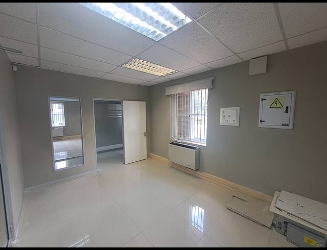 124M² OFFICE TO LET IN HYDE PARK